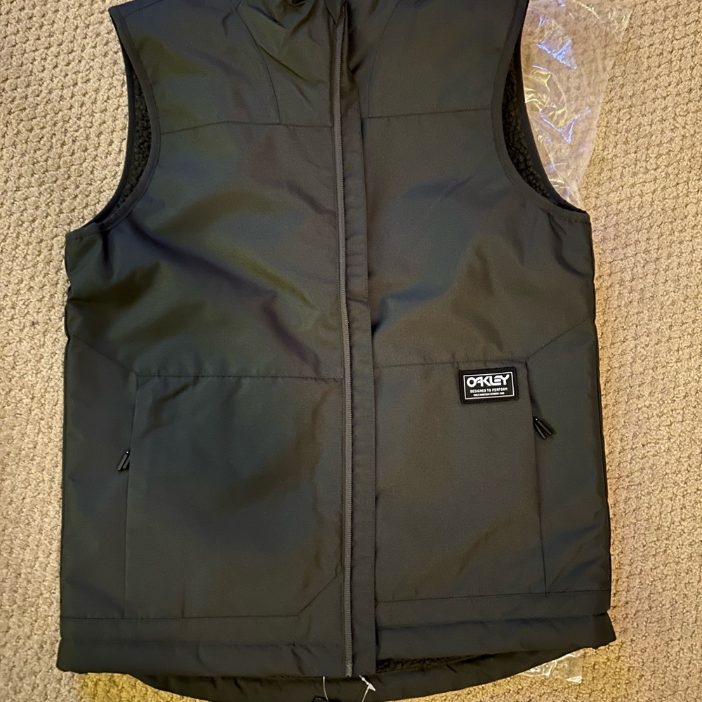 NWT Oakley Sherpa Vest- XS